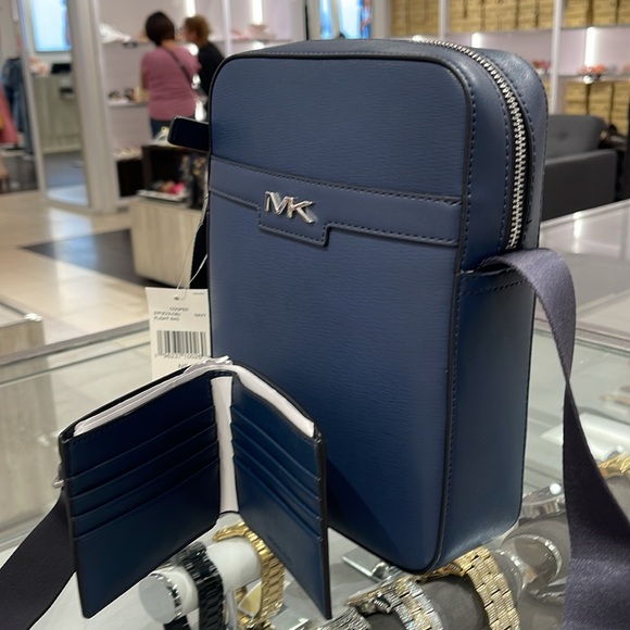 Michael Kors Cooper Flight Crossbody Bag & MK Cooper Billfold Wallet

NWT - Picture 6 of 16